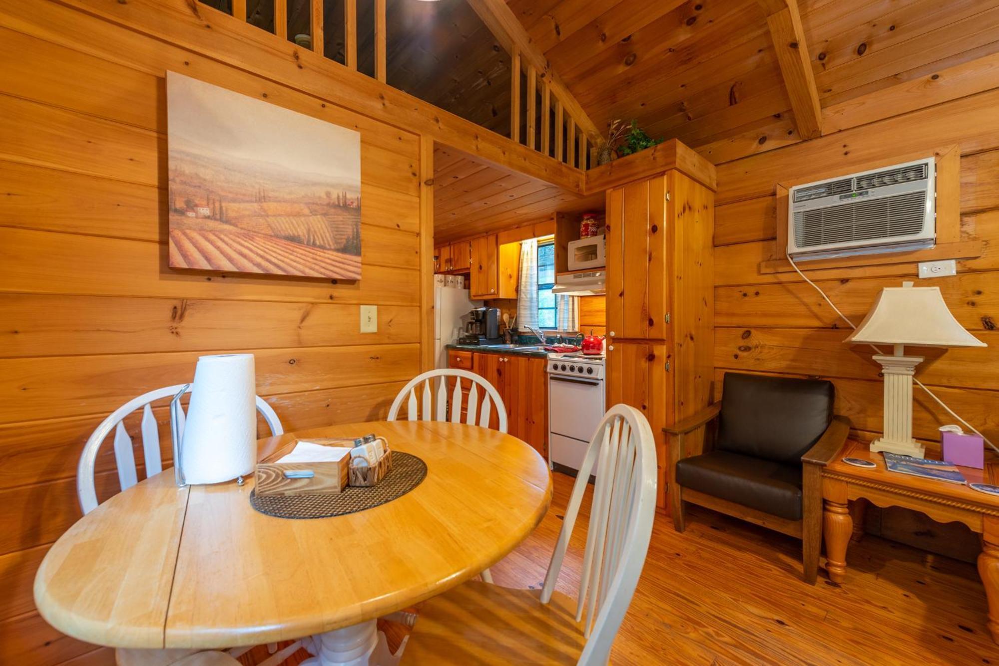 Engadine Inn And Cabins Candler Esterno foto