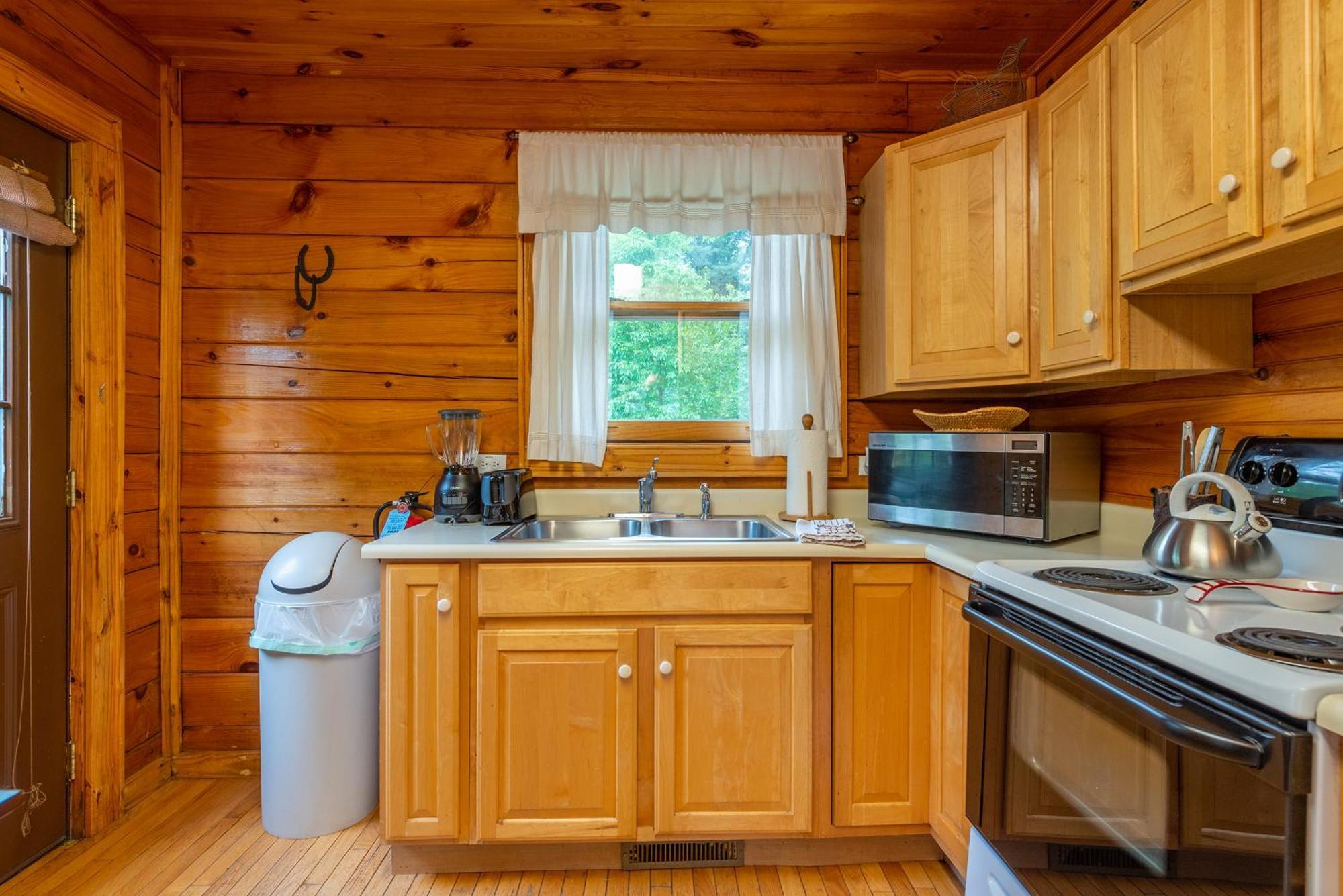 Engadine Inn And Cabins Candler Esterno foto
