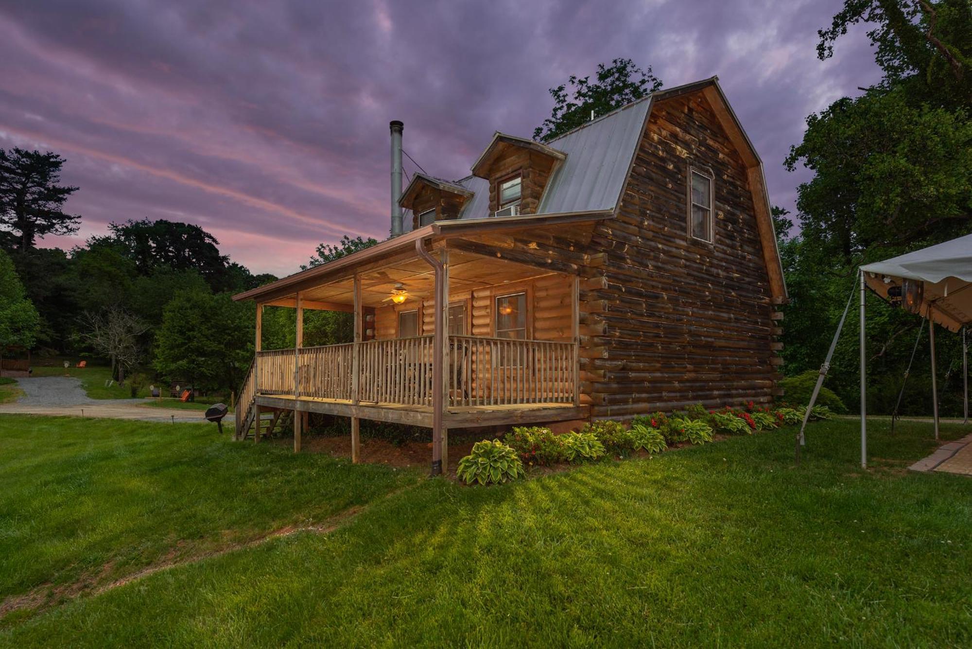 Engadine Inn And Cabins Candler Esterno foto