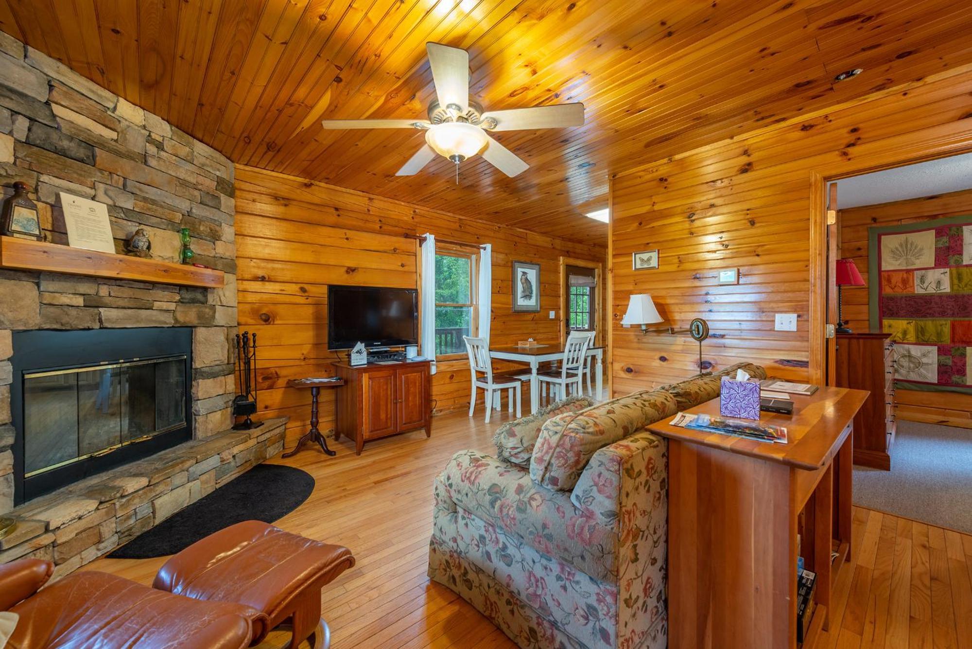 Engadine Inn And Cabins Candler Esterno foto