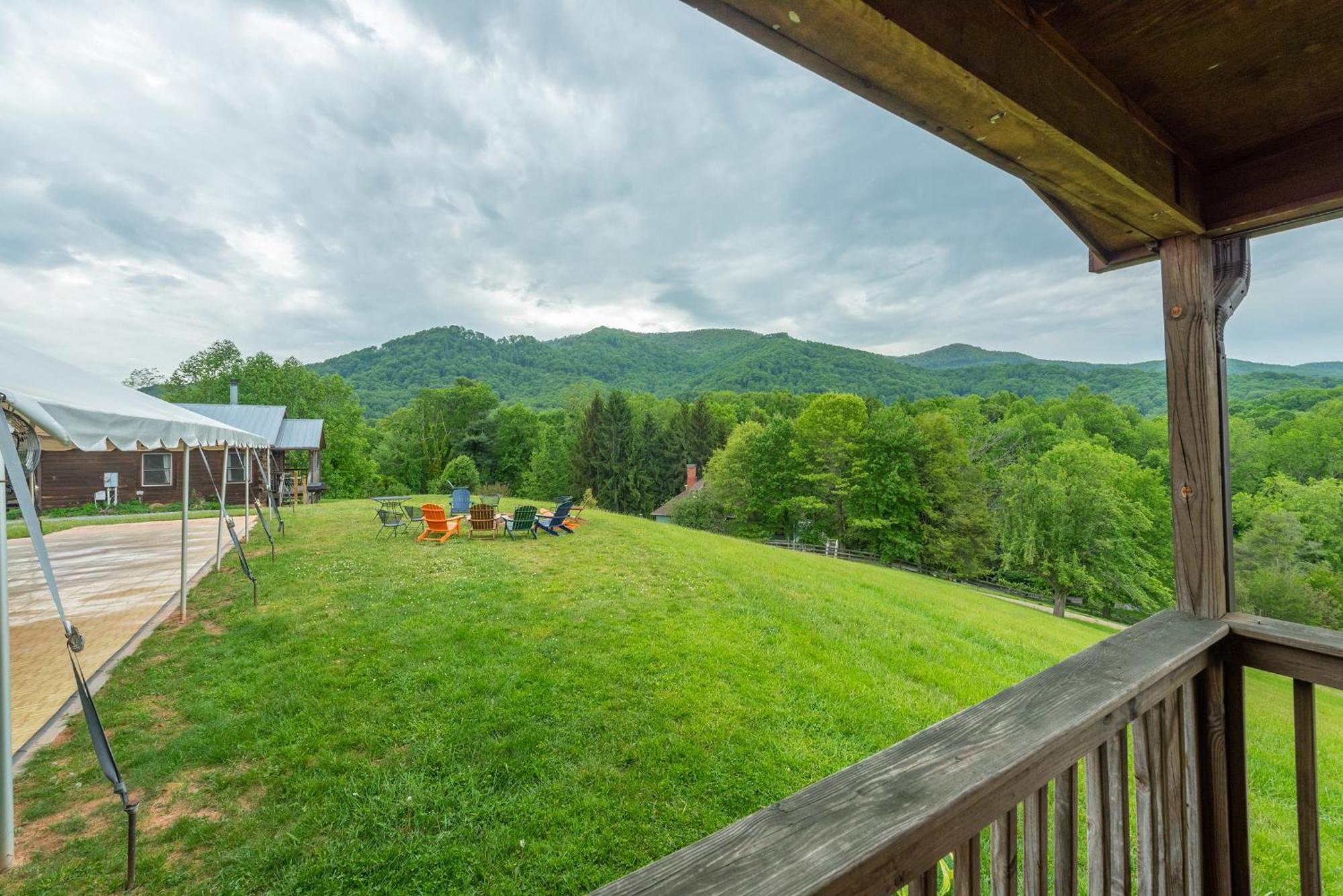 Engadine Inn And Cabins Candler Esterno foto