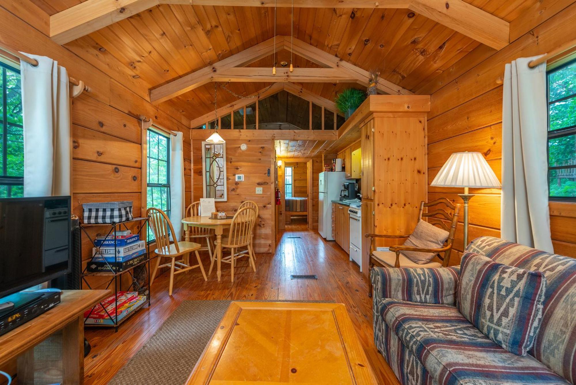 Engadine Inn And Cabins Candler Esterno foto